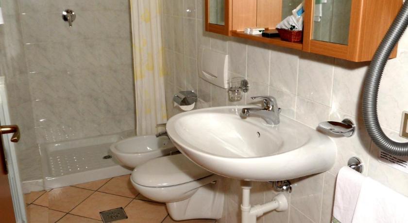 Casa Vacanze Touring Verbania Værelse billede