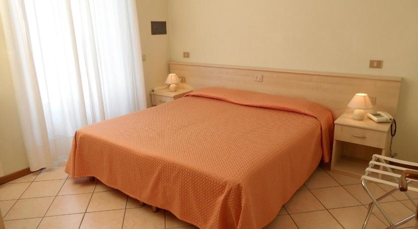 Casa Vacanze Touring Verbania Værelse billede